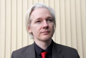 Il caso Julian Assange: giornalismo libero o minaccia alla sicurezza?